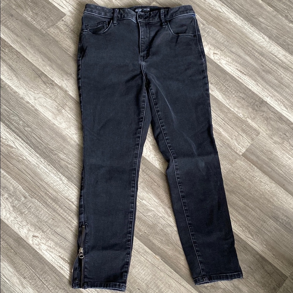 Black Skinny Jeans with Sleek Fit